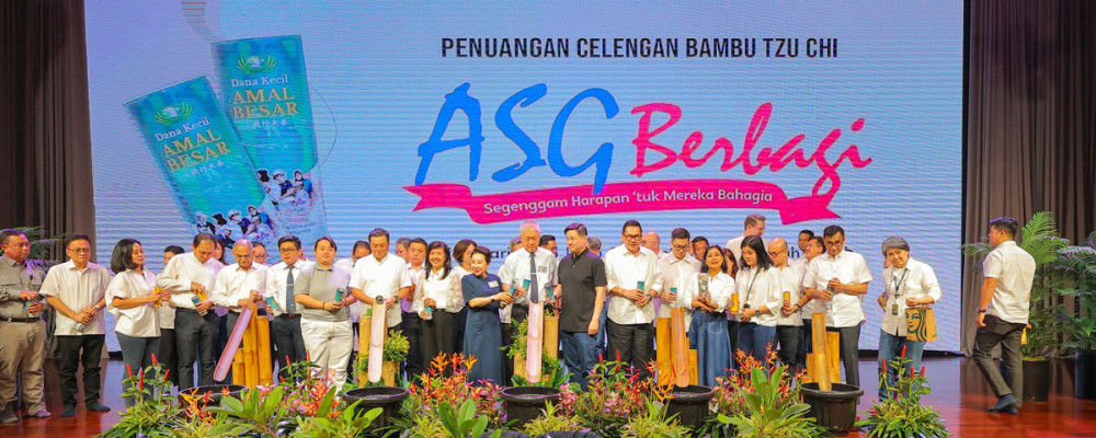 TZU CHI AGUNG SEDAYU GROUP GELAR ACARA PENUANGAN CELENGAN BAMBU