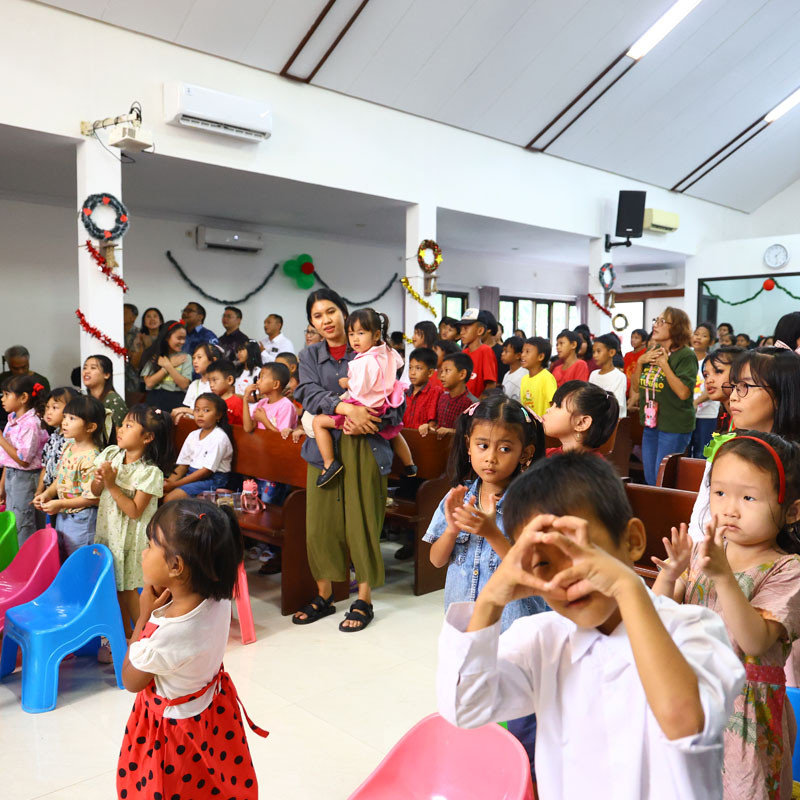 CSR PIK2 RAYAKAN NATAL BERSAMA ANAK GEREJA KRISTUS TELUKNAGA