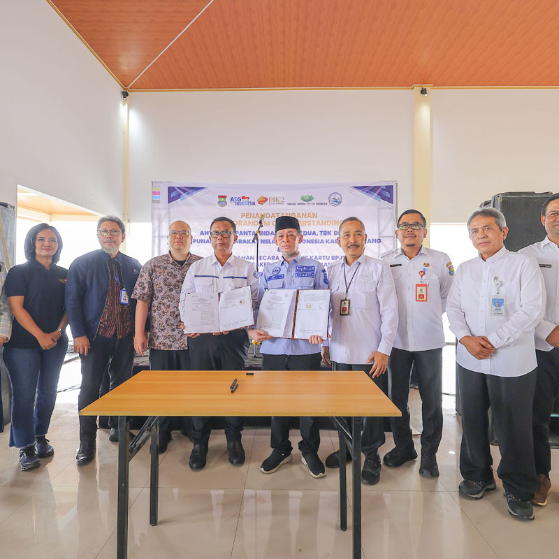 MEMBANGUN HARAPAN DI TENGAH OMBAK PIK2 DAN HMNI TANDATANGANI MOU DAN SERAHKAN SIMBOLIS KARTU BPJS UNTUK 1000 NELAYAN
