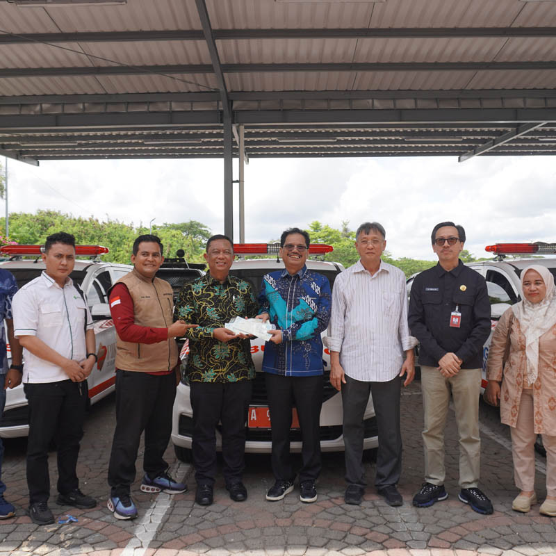 AGUNG SEDAYU GROUP SERAHKAN 6 UNIT AMBULANS UNTUK DUKUNG LAYANAN KESEHATAN KOTA SERANG