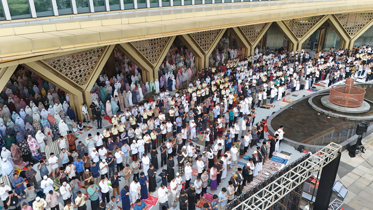 KHIDMAT DAN MERIAH SHALAT IDUL ADHA 1446 H DI MENARA SYARIAH PIK2