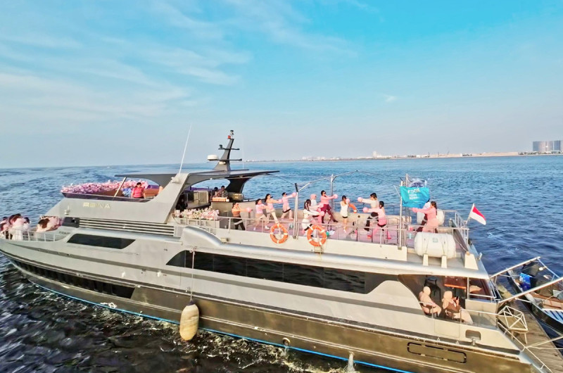 PILATES ON A YACHT JADI EVENT PERDANA DI CBD BEACHWALK PIK2, TANDAI HADIRNYA DESTINASI WATERFRONT BARU