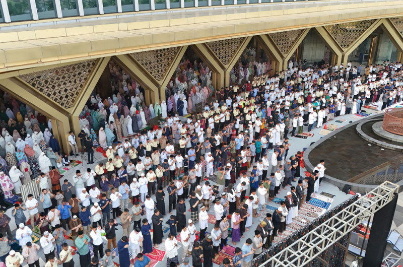KHIDMAT DAN MERIAH SHALAT IDUL ADHA 1446 H DI MENARA SYARIAH PIK2